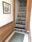 Sunny studio apartment close to downtown