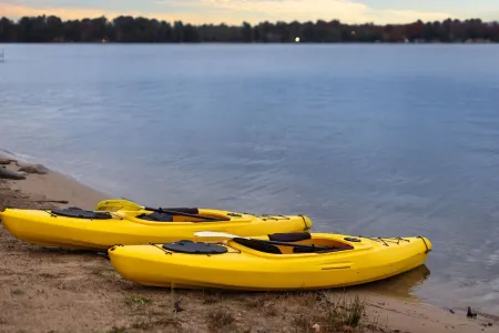 ~Sunrise Vista~Lakefront~Dock~Kayaks~Hot Tub~Games
