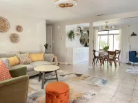 Charming Pool Home - Mins Drive to Beach