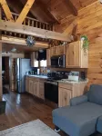 Cozy cabin with views of Lake Erie and colorful sunsets!