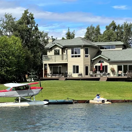 Five Star Private 4 Bedroom Home in South Anchorage. with Boat Availability