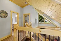 Brand New Log Cabin in the Valley, Elk Experience, Year Round Access