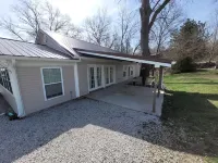 Mark Twain lake getaway at Blue Lagoon! Hotels in Ralls County
