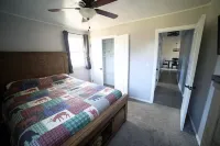 Cozy retreat minutes from town.