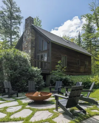 Stylish Mountain Getaway close to Stratton w/ Spa