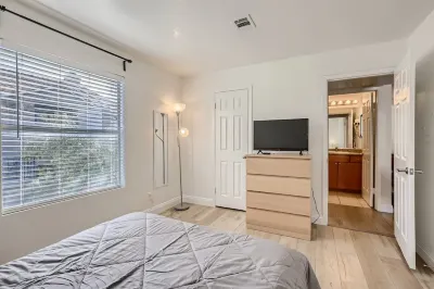 Lovely 1 bed condo with Las Vegas Strip View and located on the top floor