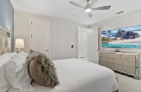 CLOSE TO DISNEY / FREE SHUTTLE / PRIVATE POOL AND SPA