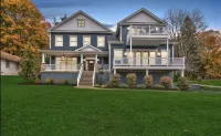 Lakefront Luxury Retreat at Crystal Lake– Fire Pit• Fern Hall• hiking• Game Room