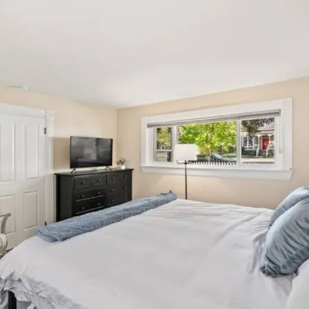Modern Victorian! Walk Downtown W/Firepit