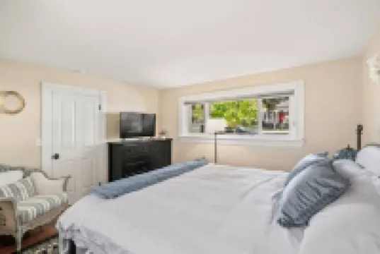 Modern Victorian! Walk Downtown W/Firepit