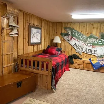 Peak Out Haven Cabin near Terry Peak Ski Lodge