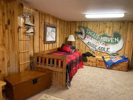 Peak Out Haven Cabin near Terry Peak Ski Lodge