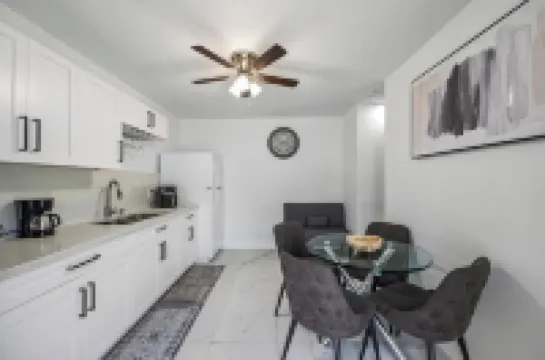 Charming 1-bedroom apartment with AC, WiFi in nice Miami Gardens 마이애미가든 호텔