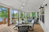 A New Beautifully Decorated Lake Home With Great Outdoor Living Space