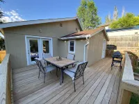 — Bear Bungalow Hot Springs — Fully Remodeled, Convenient Location