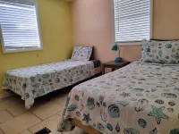 Manatee House   Waterfront 3+ bedroom home with Hot Tub in Weeki Wachee