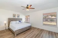 4/3 Family Home steps to Beach w/Spa in Melbourne Beach