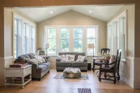 Beautiful Downtown Holland Home next to Kollen Park and Lake Macatawa