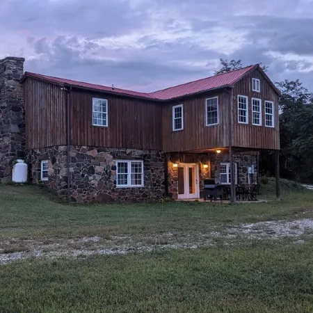 Cattle farm getaway in Virginia's best wine & beer country! Fiber Optic Wi-Fi!
