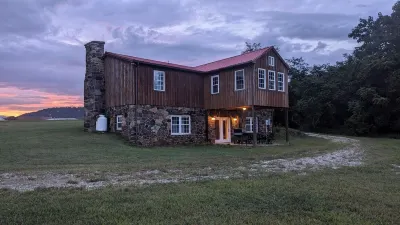 Cattle farm getaway in Virginia's best wine & beer country! Fiber Optic Wi-Fi! 타이 리버 공원 주변 호텔
