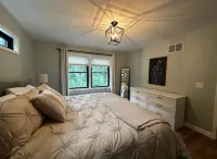 Beautiful 5 Star  Home Overlooking Round Lake 6 Bedrooms