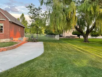 Spacious comfortable basement in Lake Point