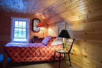 Creekside Cottage Near Floyd, VA, and Blue Ridge Parkway with deck and gas grill