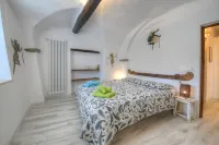 Iara – Relax nature and biking among olive trees and  silence at Casa del Canto Hotels near PORT OF FINALE