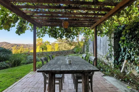 Topanga Canyon Retreat - 3BR/3BA with Deck, Views and Herbal Room