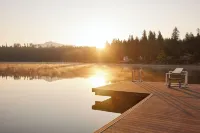 “The Gallery” Luxury Mid Century Modern Lakehouse