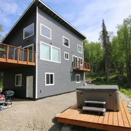 Lake front - 2 bedroom, 1 loft home with hot tub