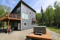 Lake front - 2 bedroom, 1 loft home with hot tub Отели рядом с достопримечательностью «Aurora Dora»
