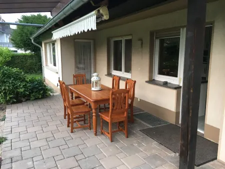 Large apartment near Bonn/Cologne, nature & city, WLAN, terrace, parking lot