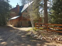 Beautiful Luxurious Cabin - The perfect getaway! Hotels in Kane County