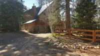 Beautiful Luxurious Cabin - The perfect getaway! Hotels near Strawberry Point