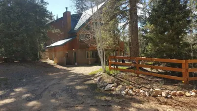Beautiful Luxurious Cabin - The perfect getaway!