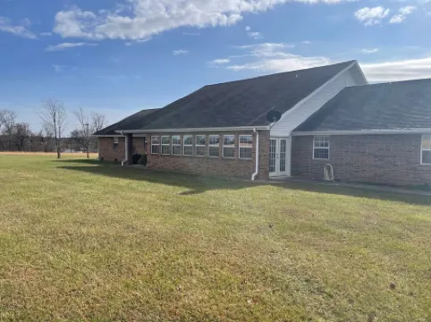 Country Charm! Billiards and Ping Pong Table & Sunroom, Spacious & Sleeps 14!