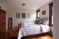 Dancing Doe Estate with Wood Stove, Hot Tub & Firepit