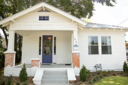 The Vincent B - on Government St! Walk to Restaurants, Bars & Shopping!