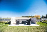 NEW- Modern Home Close to Downtown - Hot Tub!