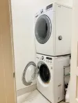 Elegant Flat nestled right off-campus & free parking!