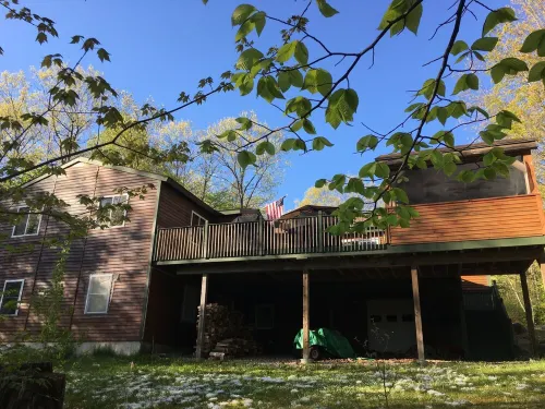 Lake Winni, walk to the beach, boat ramp, 3 acres, pool table, firepit, canoe