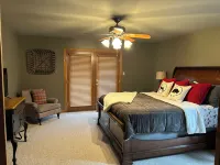 Beautiful & Cozy Mountain Cabin- less than 5 mins to Burro Street Hotels near Aquatic Dwellings Waterfall