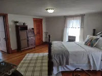 5 Star Style and Review, Historical Sears Catalog home with LOTS of room - Homestays