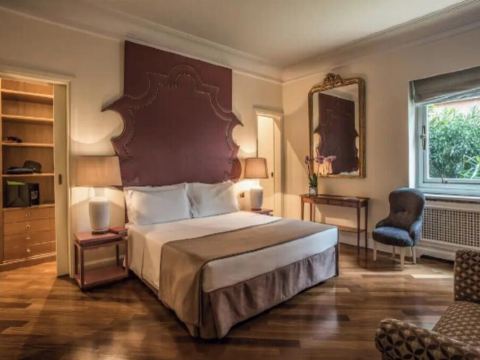 Luxurious Apartment Overlooking the Colosseum