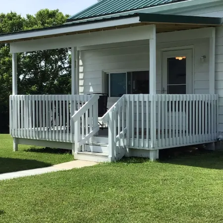 Granny’s House 2 bedroom, 5 miles to ark! Bonus walkthrough space with twin bed.