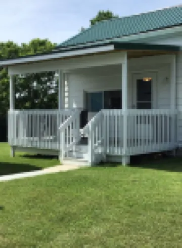 Granny’s House 2 bedroom, 5 miles to ark! Bonus walkthrough space with twin bed.