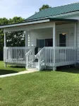 Granny’s House 2 bedroom, 5 miles to ark! Bonus walkthrough space with twin bed.