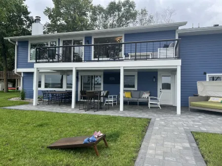 Perfect lake home for a family get away - Only 1 hour from metro
