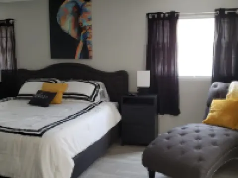 Large house Jacuzzi Tub in Master bedroom Hotels in Cocoa